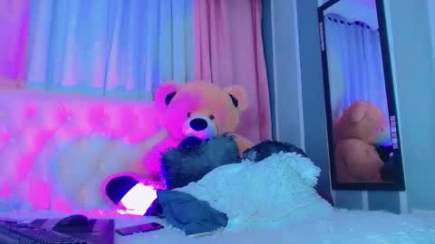 oliviahot01 online show from December 1, 2025, 4:17 am