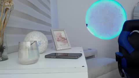 oliviia_cute online show from October 23, 2025, 5:07 am