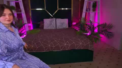 oliviia_rose online show from December 14, 2025, 8:13 pm