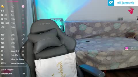 ollie_jamess online show from March 4, 2026, 9:43 pm