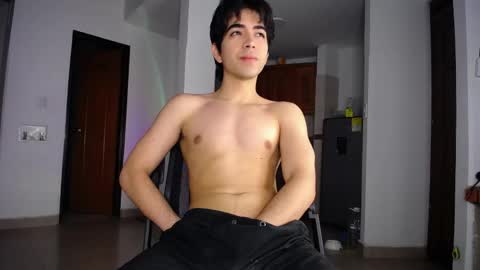 olliver_twink online show from April 12, 2026, 12:59 am