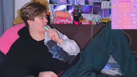 Snapshot of ololkd chatting on February 27, 2025, 7:47 pm Tony online show from February 27, 2025, 7:47 pm