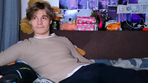 Snapshot of ololkd chatting on March 3, 2025, 8:32 pm Tony online show from March 3, 2025, 8:32 pm