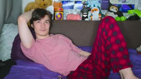 Snapshot of ololkd chatting on October 28, 2025, 9:17 pm Tony online show from October 28, 2025, 9:17 pm