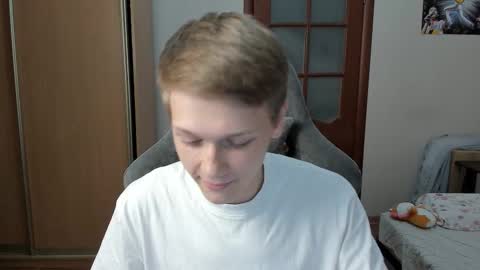 Snapshot of olvr_zoolander chatting on October 11, 2025, 10:19 pm Oliver and Mira online show from October 11, 2025, 10:19 pm