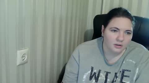 OlyaAndNetty online show from November 2, 2025, 9:44 am