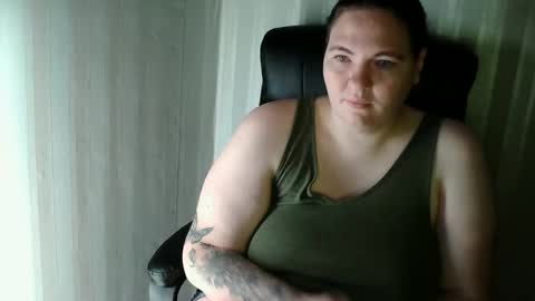 OlyaAndNetty online show from November 12, 2025, 2:56 am