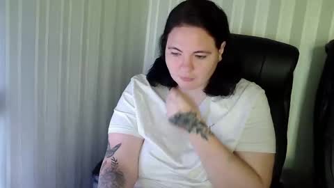 OlyaAndNetty online show from November 14, 2025, 6:34 am