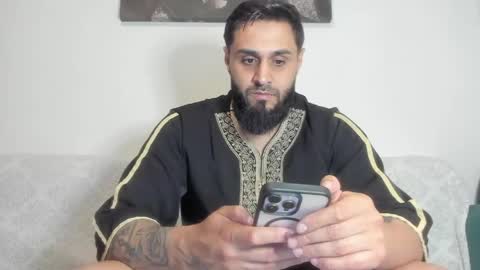 Snapshot of omar_xoxo chatting on May 27, 2026, 8:50 pm Omar online show from May 27, 2026, 8:50 pm
