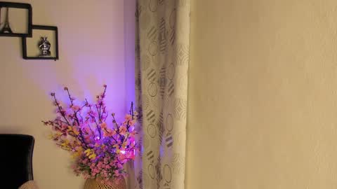 Snapshot of on_tefa chatting on January 5, 2025, 3:43 am Violette online show from January 5, 2025, 3:43 am