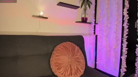 Snapshot of on_tefa chatting on January 19, 2025, 10:28 pm Violette online show from January 19, 2025, 10:28 pm