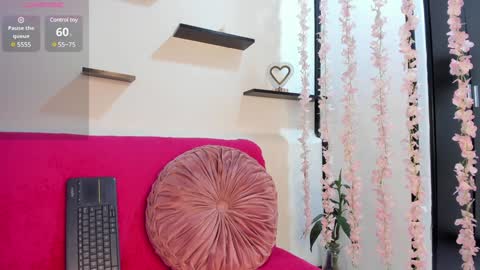 Snapshot of on_tefa chatting on January 28, 2025, 9:40 pm Violette online show from January 28, 2025, 9:40 pm