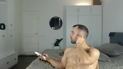 onebestlover online show from October 16, 2025, 7:42 am