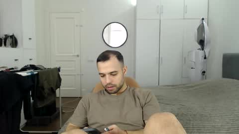 Snapshot of onebestlover chatting on February 10, 2026, 9:35 am onebestlover online show from February 10, 2026, 9:35 am