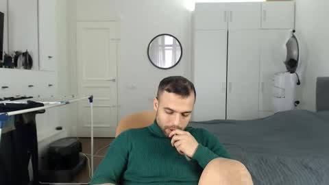 Snapshot of onebestlover chatting on February 18, 2026, 7:59 am onebestlover online show from February 18, 2026, 7:59 am