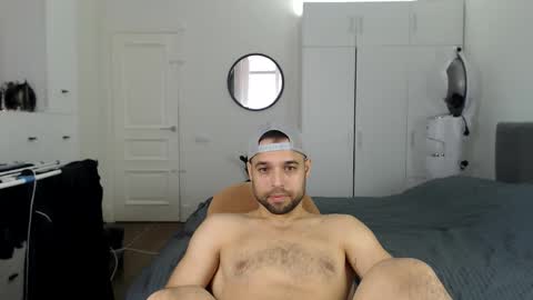 Snapshot of onebestlover chatting on February 28, 2026, 8:37 am onebestlover online show from February 28, 2026, 8:37 am