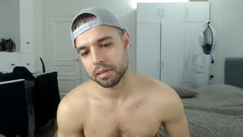 Snapshot of onebestlover chatting on March 5, 2026, 9:05 am onebestlover online show from March 5, 2026, 9:05 am