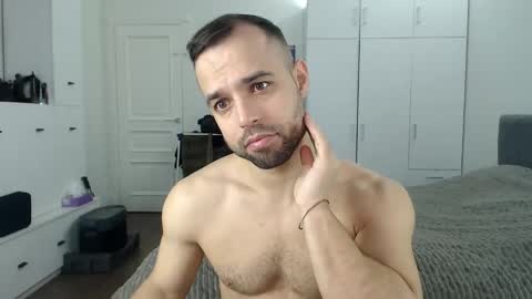 Snapshot of onebestlover chatting on April 28, 2026, 7:35 am onebestlover online show from April 28, 2026, 7:35 am