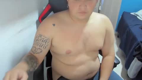 Snapshot of onewhiteboichub chatting on November 4, 2025, 11:59 pm Andres INDEPENDENT MODEL online show from November 4, 2025, 11:59 pm