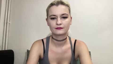 Snapshot of onika_cox chatting on November 19, 2025, 10:21 pm Onika online show from November 19, 2025, 10:21 pm