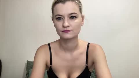 Snapshot of onika_cox chatting on November 28, 2025, 4:31 pm Onika online show from November 28, 2025, 4:31 pm