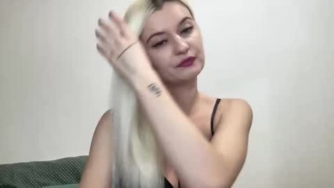 Snapshot of onika_cox chatting on November 29, 2025, 11:41 pm Onika online show from November 29, 2025, 11:41 pm