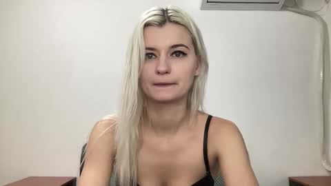 Snapshot of onika_cox chatting on January 11, 2026, 12:15 am Onika online show from January 11, 2026, 12:15 am