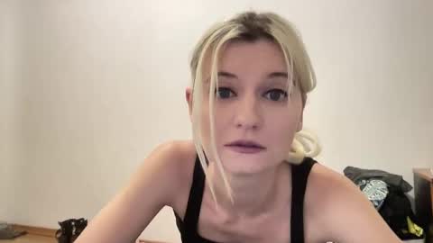 Snapshot of onika_cox chatting on May 29, 2026, 9:46 pm Onika online show from May 29, 2026, 9:46 pm