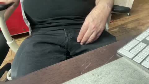 Snapshot of onlocationnyc chatting on February 4, 2025, 11:59 pm onlocationnyc online show from February 4, 2025, 11:59 pm