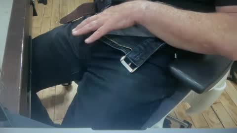 Snapshot of onlocationnyc chatting on October 1, 2025, 12:49 am onlocationnyc online show from October 1, 2025, 12:49 am