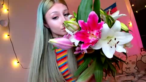 Iva online show from April 18, 2026, 7:58 pm