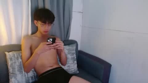 Snapshot of only_mau chatting on September 12, 2025, 11:54 am MAU online show from September 12, 2025, 11:54 am