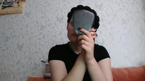 Amalia online show from May 6, 2026, 9:03 am