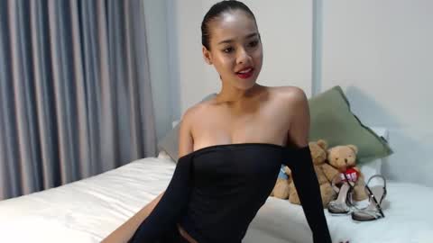 Lily Peach  -   online show from February 24, 2025, 1:02 am