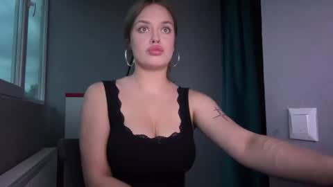 Snapshot of onlymiababe chatting on July 7, 2026, 6:12 pm Mia online show from July 7, 2026, 6:12 pm