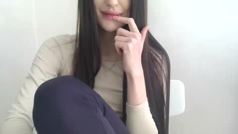 onlyol online show from February 26, 2025, 12:14 pm