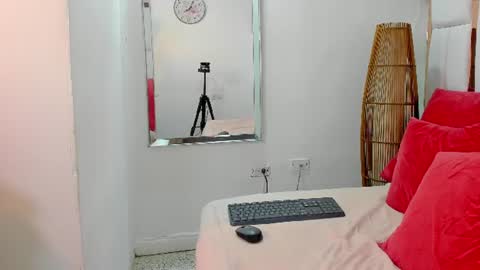 Snapshot of onyx_wildd chatting on July 27, 2026, 2:18 am Mia online show from July 27, 2026, 2:18 am