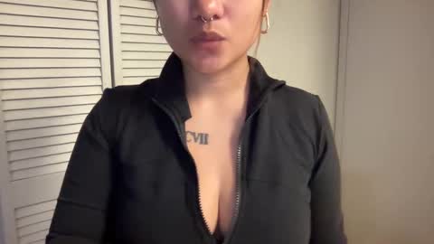 Miss Girly online show from September 9, 2025, 8:14 am