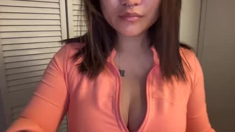 Miss Girly online show from September 10, 2025, 8:25 am