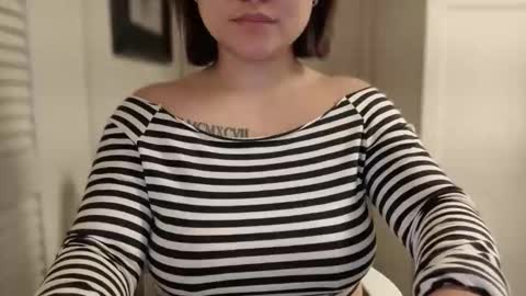 Miss Girly online show from February 26, 2026, 11:20 am