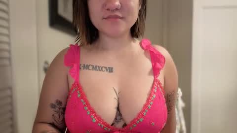 Miss Girly online show from March 19, 2026, 9:13 am