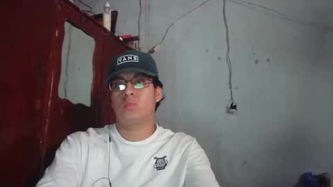 oomaurooo online show from December 25, 2024, 9:43 pm