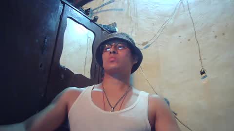 oomaurooo online show from September 22, 2025, 6:15 am