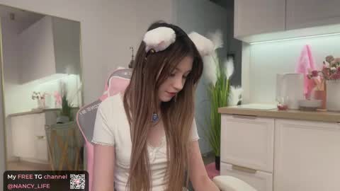 Snapshot of oops_my_english chatting on April 18, 2026, 7:29 pm Nancy online show from April 18, 2026, 7:29 pm