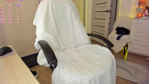 Ophelia online show from April 2, 2026, 5:27 am