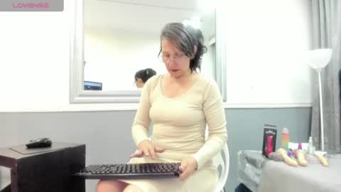 Oriana  online show from June 12, 2026, 12:42 am