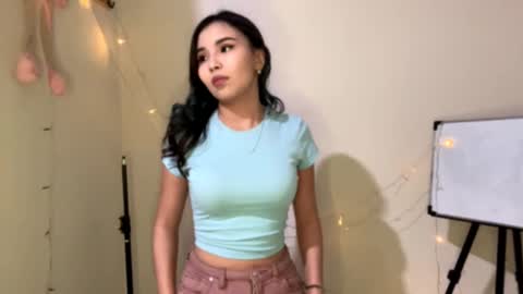 Snapshot of orphaajayi chatting on December 3, 2025, 11:30 am Angel online show from December 3, 2025, 11:30 am