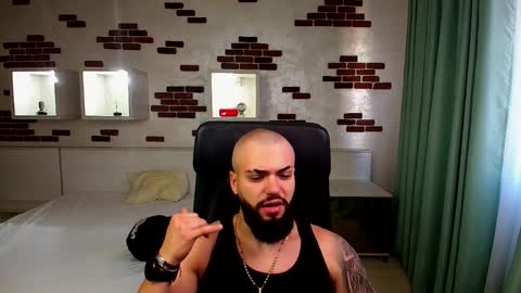 Snapshot of oscarwills chatting on May 18, 2026, 4:18 am OscarWills online show from May 18, 2026, 4:18 am