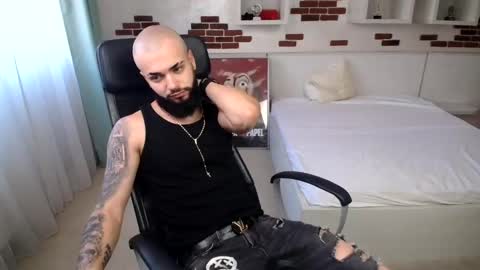 Snapshot of oscarwills chatting on May 25, 2026, 4:40 am OscarWills online show from May 25, 2026, 4:40 am