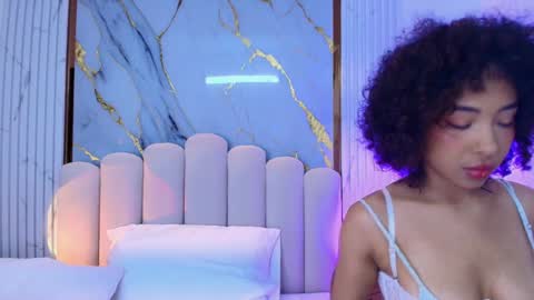 Snapshot of oshun_25 chatting on February 4, 2025, 11:49 am Oshun online show from February 4, 2025, 11:49 am